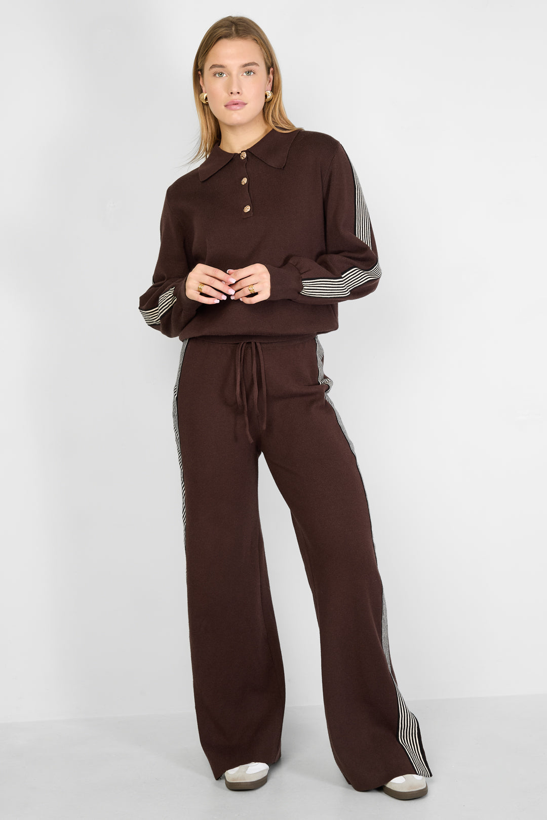 Gebreide trui met strepen